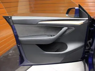 Tesla Model Y 2023 AWD 4dr Crossover