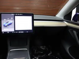 Tesla Model Y 2023 AWD 4dr Crossover