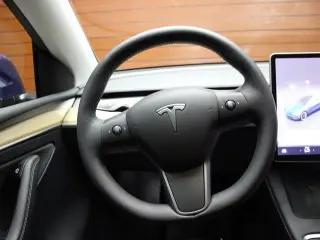 Tesla Model Y 2023 AWD 4dr Crossover