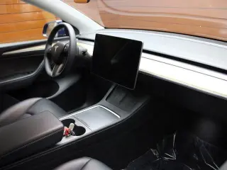 Tesla Model Y 2023 AWD 4dr Crossover