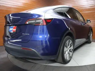 Tesla Model Y 2023 AWD 4dr Crossover