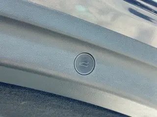 Tesla Model Y 2024 AWD Performance 4dr Crossover