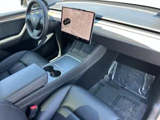Tesla Model Y 2024 AWD Performance 4dr Crossover