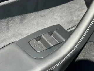 Tesla Model Y 2024 AWD Performance 4dr Crossover