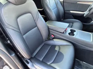 Tesla Model Y 2024 AWD Performance 4dr Crossover