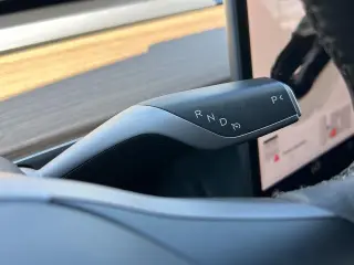 Tesla Model Y 2024 AWD Performance 4dr Crossover