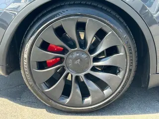 Tesla Model Y 2024 AWD Performance 4dr Crossover