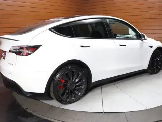 Tesla Model Y 2022 AWD Performance 4dr Crossover