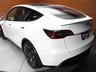 Tesla Model Y 2022 AWD Performance 4dr Crossover