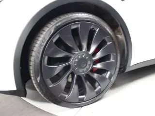 Tesla Model Y 2022 AWD Performance 4dr Crossover