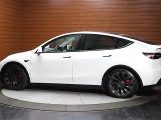 Tesla Model Y 2022 AWD Performance 4dr Crossover