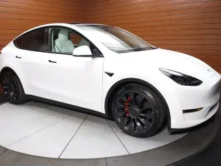 Tesla Model Y 2022 AWD Performance 4dr Crossover