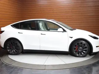Tesla Model Y 2022 AWD Performance 4dr Crossover