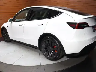 Tesla Model Y 2022 AWD Performance 4dr Crossover