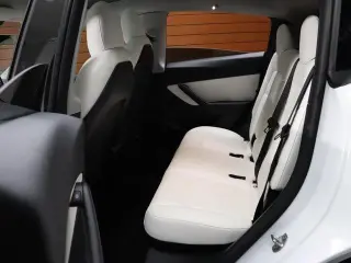 Tesla Model Y 2022 AWD Performance 4dr Crossover