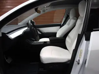 Tesla Model Y 2022 AWD Performance 4dr Crossover