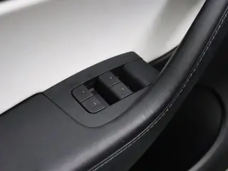 Tesla Model Y 2022 AWD Performance 4dr Crossover