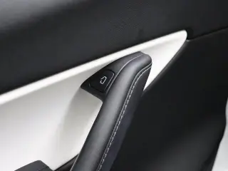 Tesla Model Y 2022 AWD Performance 4dr Crossover