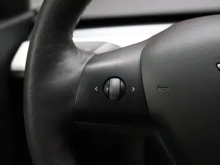 Tesla Model Y 2022 AWD Performance 4dr Crossover