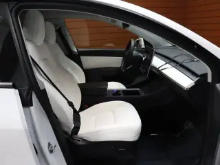 Tesla Model Y 2022 AWD Performance 4dr Crossover