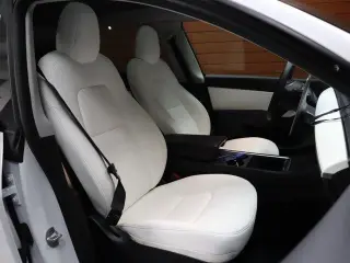 Tesla Model Y 2022 AWD Performance 4dr Crossover