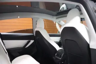 Tesla Model Y 2022 AWD Performance 4dr Crossover