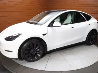 Tesla Model Y 2022 AWD Performance 4dr Crossover