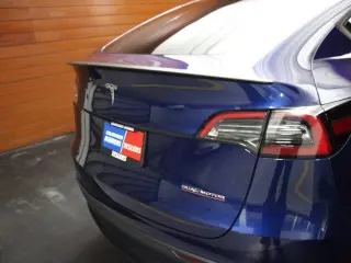 Tesla Model Y 2023 AWD Performance 4dr Crossover