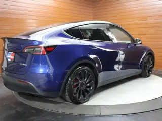 Tesla Model Y 2023 AWD Performance 4dr Crossover