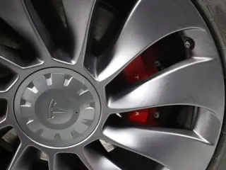 Tesla Model Y 2023 AWD Performance 4dr Crossover