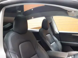 Tesla Model Y 2023 AWD Performance 4dr Crossover