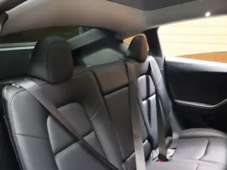 Tesla Model Y 2023 AWD Performance 4dr Crossover