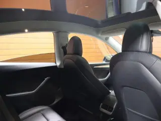 Tesla Model Y 2023 AWD Performance 4dr Crossover
