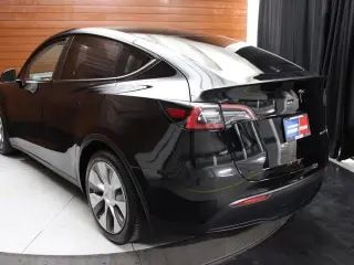 Tesla Model Y 2022 AWD Performance 4dr Crossover