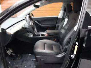 Tesla Model Y 2022 AWD Performance 4dr Crossover