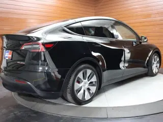 Tesla Model Y 2022 AWD Performance 4dr Crossover