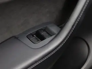 Tesla Model Y 2022 AWD Performance 4dr Crossover
