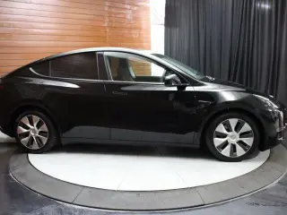 Tesla Model Y 2022 AWD Performance 4dr Crossover