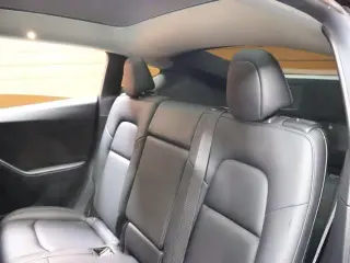 Tesla Model Y 2022 AWD Performance 4dr Crossover