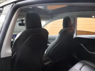 Tesla Model Y 2022 AWD Performance 4dr Crossover