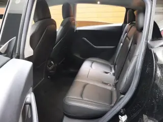 Tesla Model Y 2022 AWD Performance 4dr Crossover
