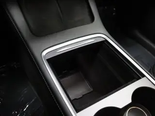 Tesla Model Y 2022 AWD Performance 4dr Crossover