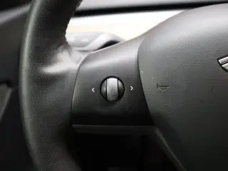 Tesla Model Y 2022 AWD Performance 4dr Crossover
