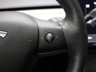 Tesla Model Y 2022 AWD Performance 4dr Crossover
