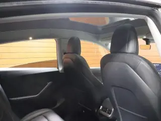 Tesla Model Y 2022 AWD Performance 4dr Crossover