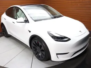 Tesla Model Y 2023 AWD Performance 4dr Crossover