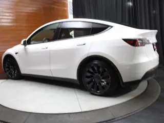 Tesla Model Y 2023 AWD Performance 4dr Crossover