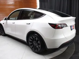 Tesla Model Y 2023 AWD Performance 4dr Crossover