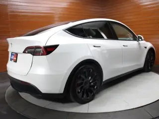 Tesla Model Y 2023 AWD Performance 4dr Crossover