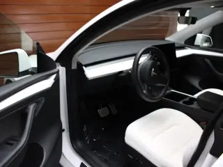 Tesla Model Y 2023 AWD Performance 4dr Crossover
